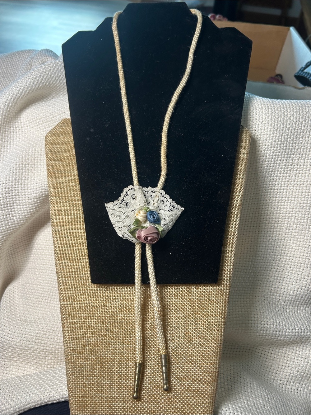 Cottagecore ! Vintage - Cream Satin Cord Floral Lace Bolo Necklace